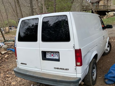 Used 2001 Chevrolet Astro image 1