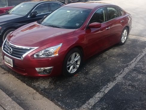 Used 2015 Nissan Altima 2.5 SV image 2