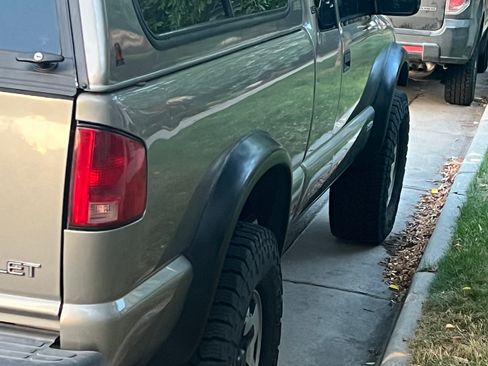 Used 2000 Chevrolet S10 Pickup 4x4 Extended Cab w/ Preferred Equipment Group image 8