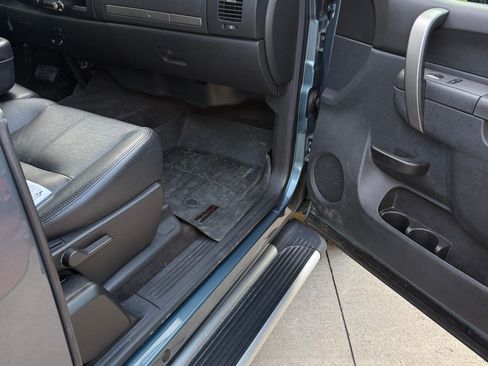 Used 2011 Chevrolet Silverado 2500 LT w/ Convenience Package AWD/4WD image 10