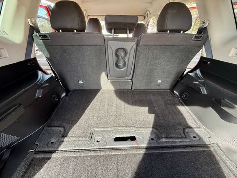 Used 2015 Nissan Rogue S image 19