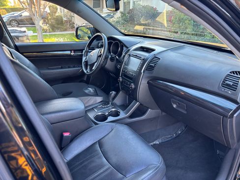 Used 2012 Kia Sorento SX w/ SX Premium Pkg image 6