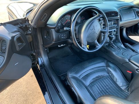 Used 2000 Chevrolet Corvette Convertible w/ Memory Pkg RWD image 15