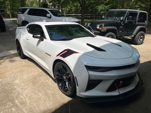 Used 2018 Chevrolet Camaro SS w/ Redline Edition RWD image 4