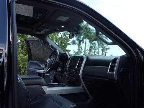 Used 2018 Ford F250 Lariat w/ FX4 Off-Road Package AWD/4WD image 26