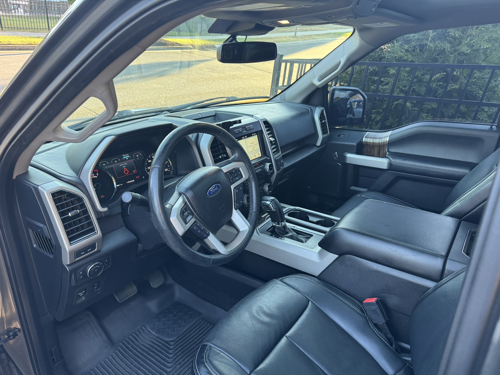 Used 2018 Ford F150 Lariat w/ Equipment Group 502A Luxury AWD/4WD image 15