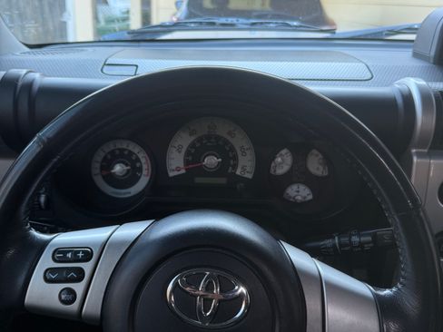 Used 2007 Toyota FJ Cruiser 4WD image 9