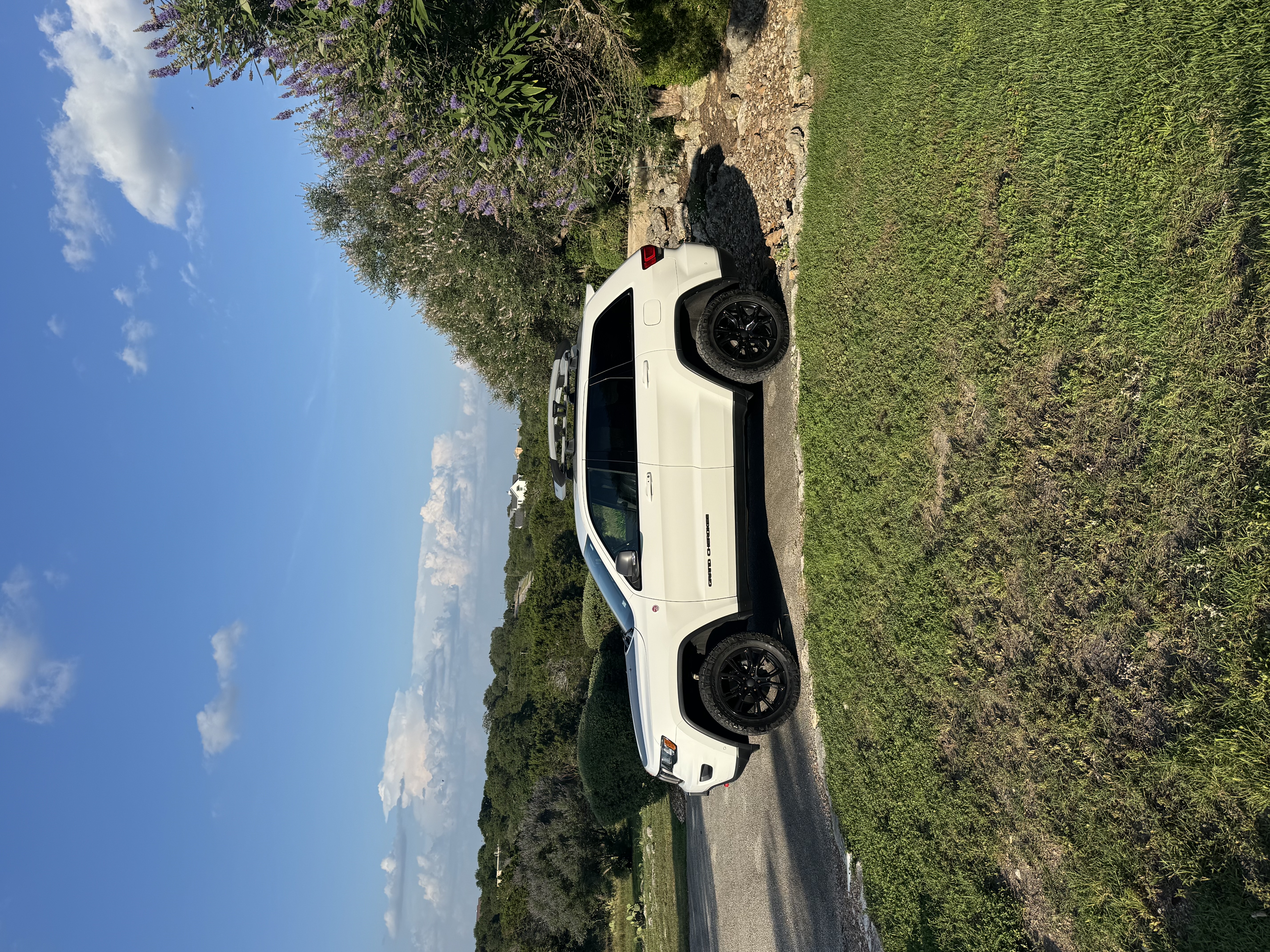 Used 2019 Jeep Grand Cherokee Trailhawk AWD/4WD image 2