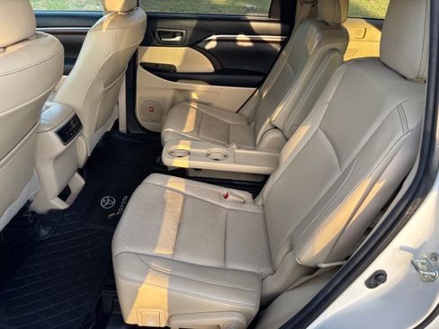 Used 2015 Toyota Highlander Limited image 12