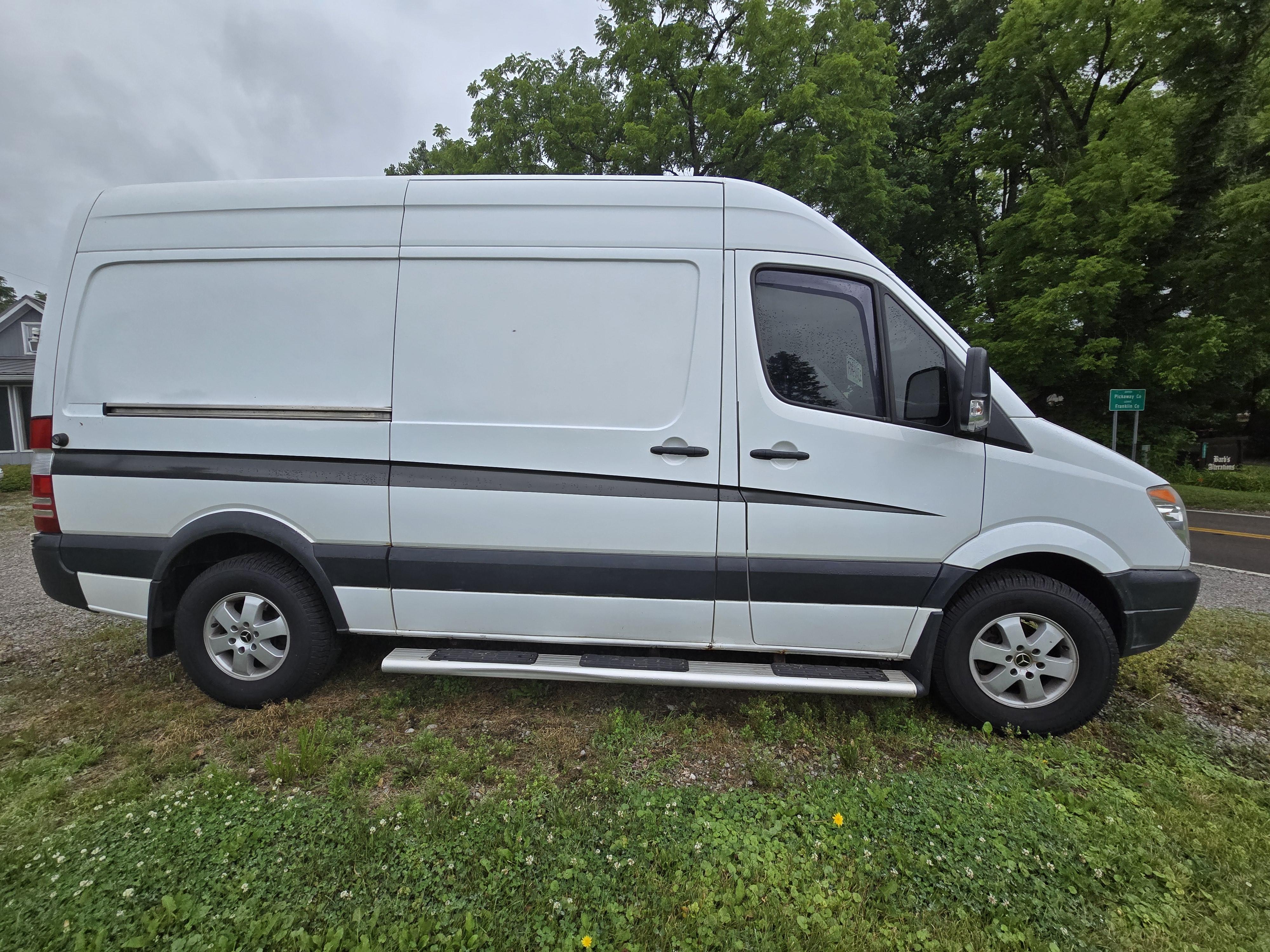 Used 2013 Freightliner Sprinter 2500 RWD image 2