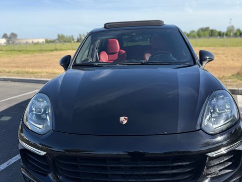 Used 2016 Porsche Cayenne S AWD/4WD image 6