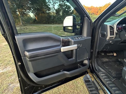 Used 2022 Ford F250 Lariat w/ Black Appearance Package AWD/4WD image 17