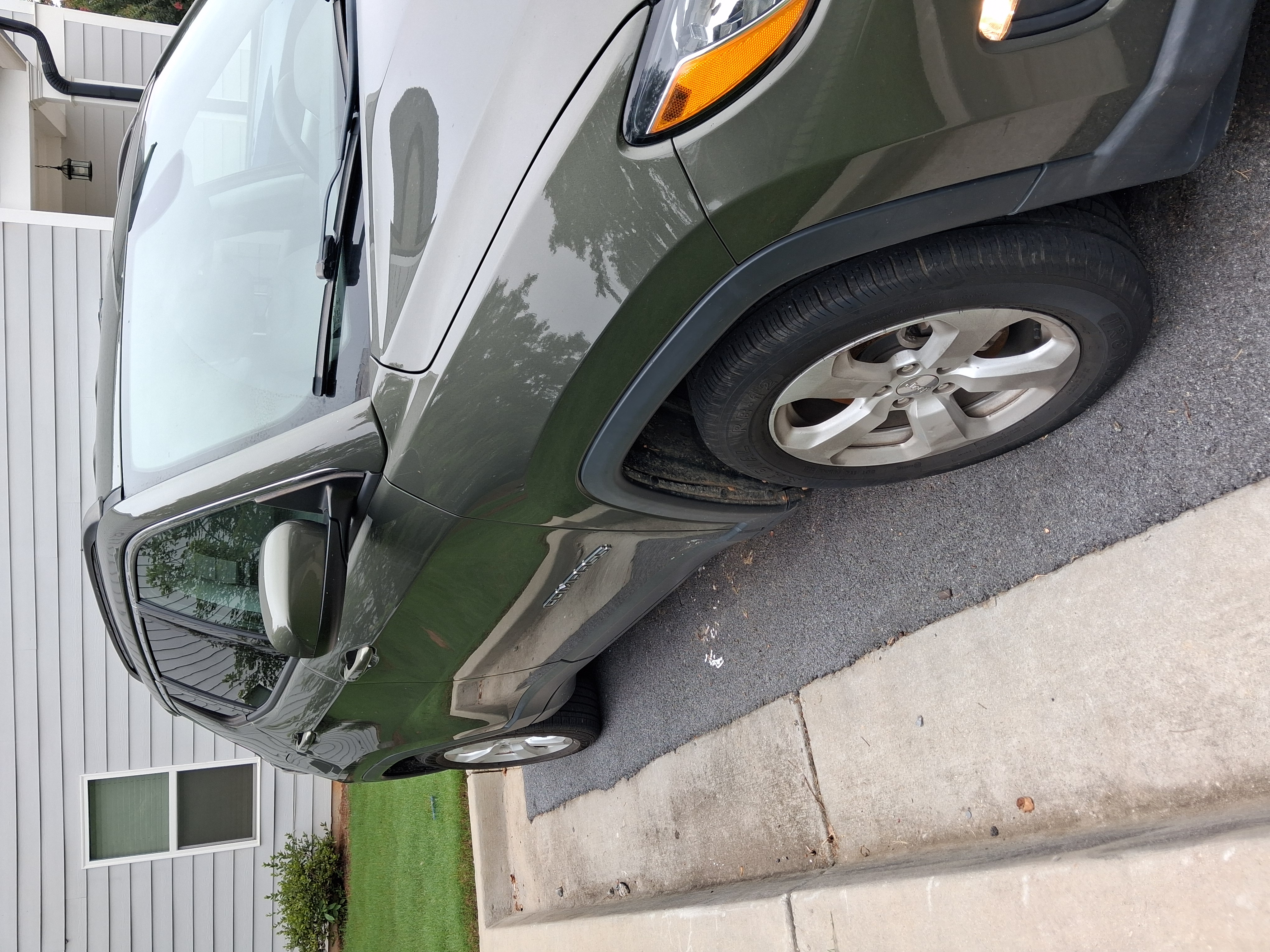 Used 2018 Jeep Compass Latitude w/ Popular Equipment Group FWD image 4