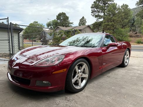 Used 2006 Chevrolet Corvette Coupe w/ Preferred Equipment Group RWD image 2
