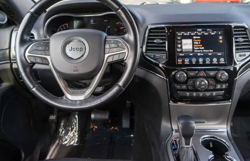 Used 2020 Jeep Grand Cherokee Laredo w/ Security & Convenience Group AWD/4WD image 15
