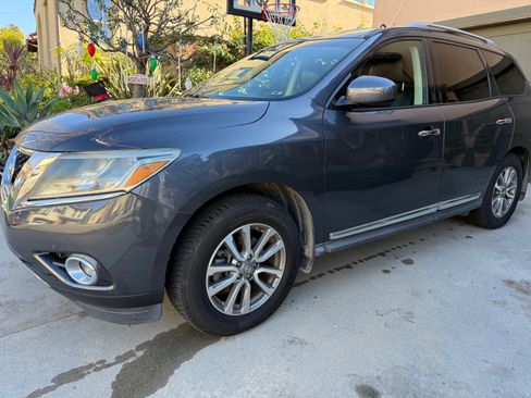 Used 2013 Nissan Pathfinder SL w/ Trailer Tow Pkg image 12