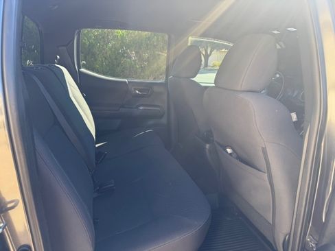 Used 2016 Toyota Tacoma TRD Off-Road image 18