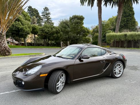 Used 2011 Porsche Cayman image 1