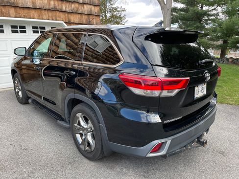 Used 2017 Toyota Highlander Limited Platinum AWD/4WD image 12