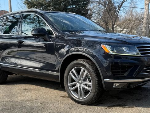 Used 2016 Volkswagen Touareg TDI image 11