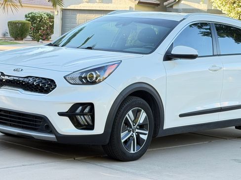 Used 2020 Kia Niro LXS w/ Paint Protection Package image 2