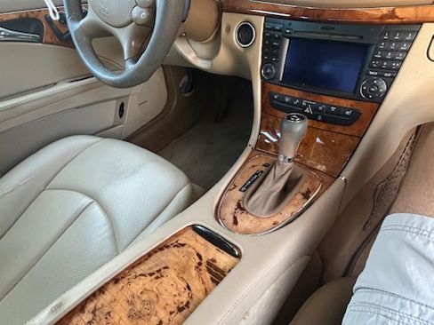 Used 2009 Mercedes-Benz E 350 Sedan image 10