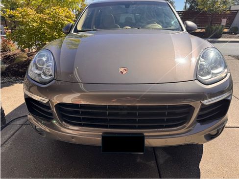 Used 2016 Porsche Cayenne AWD/4WD image 2