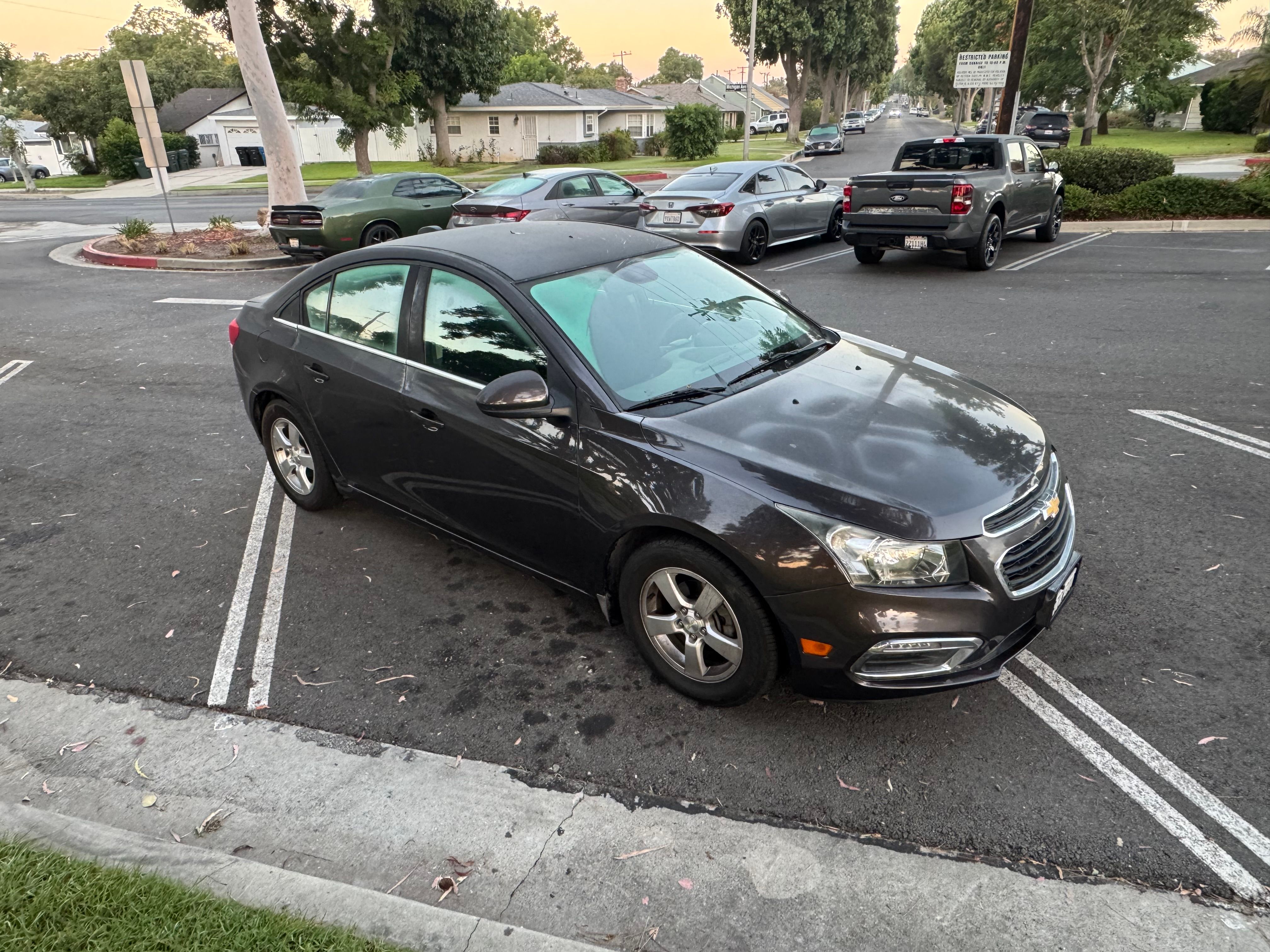 Used 2016 Chevrolet Cruze LT FWD image 1
