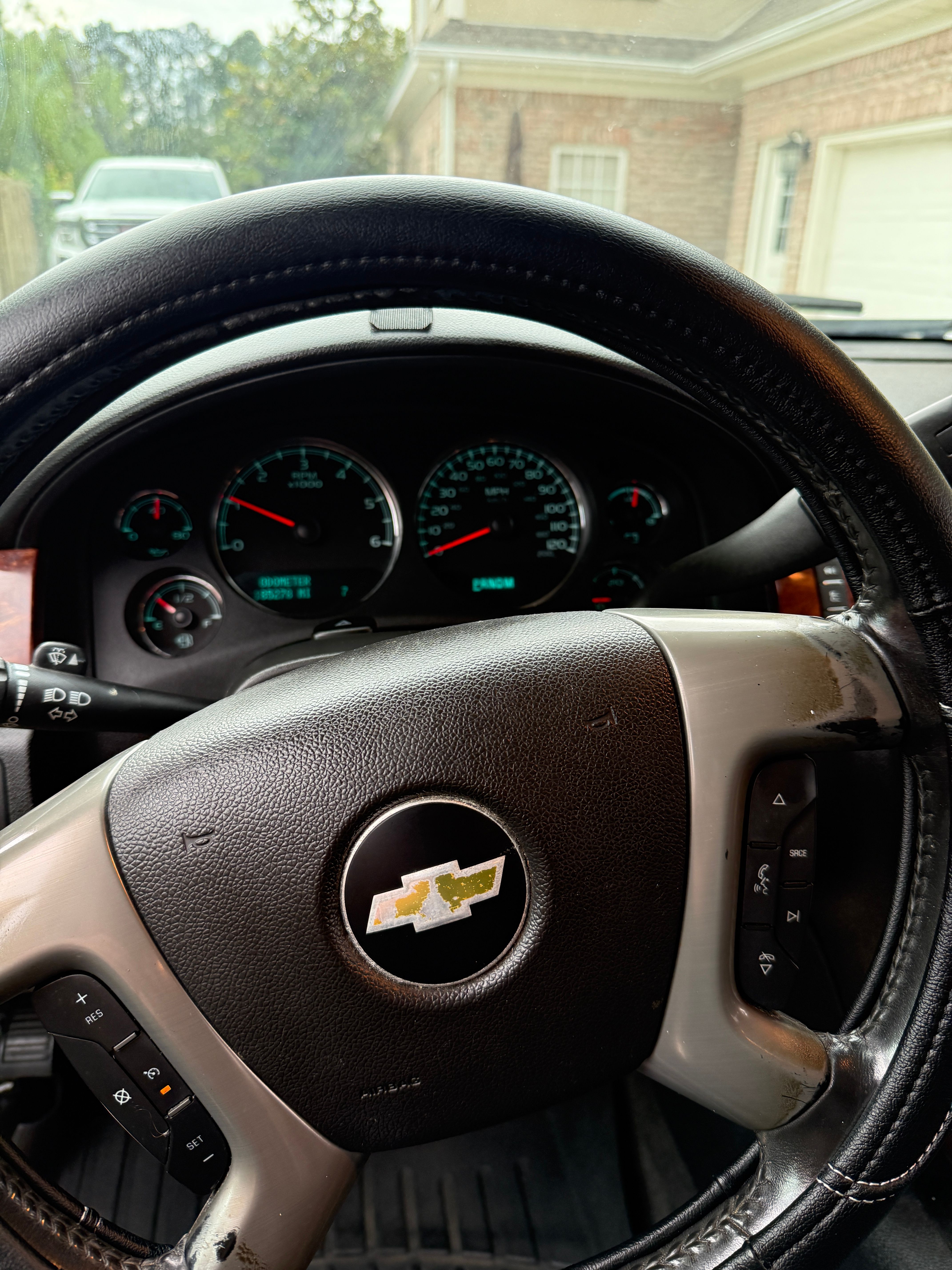 Used 2013 Chevrolet Suburban LT RWD image 12
