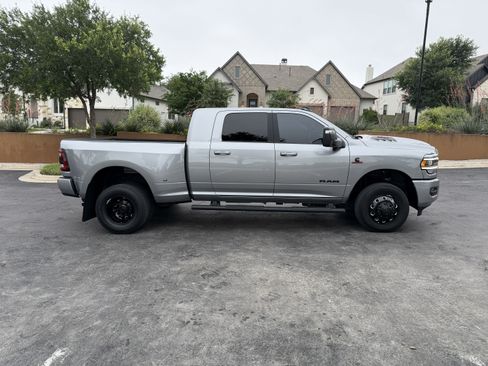 Used 2024 RAM 3500 Laramie w/ Night Edition AWD/4WD image 15