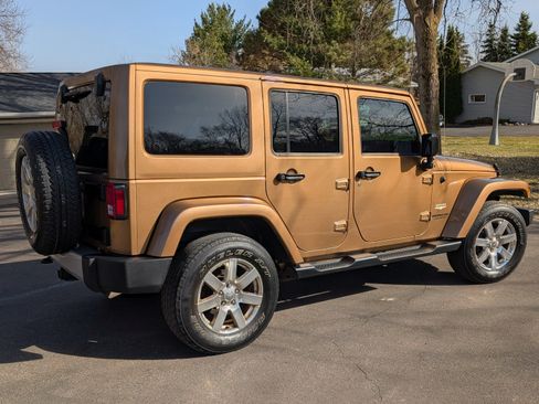 Used 2015 Jeep Wrangler Unlimited Sahara w/ Connectivity Group image 4