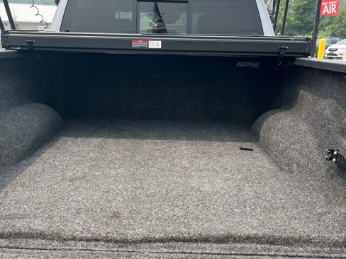 Used 2019 RAM 1500 Laramie AWD/4WD image 10
