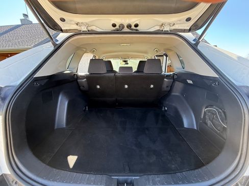 Used 2021 Toyota RAV4 LE image 17