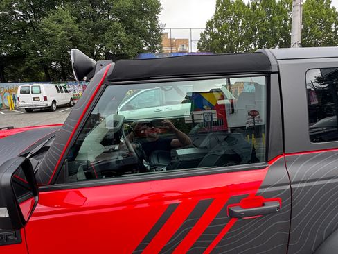 Used 2022 Ford Bronco Wildtrak image 12