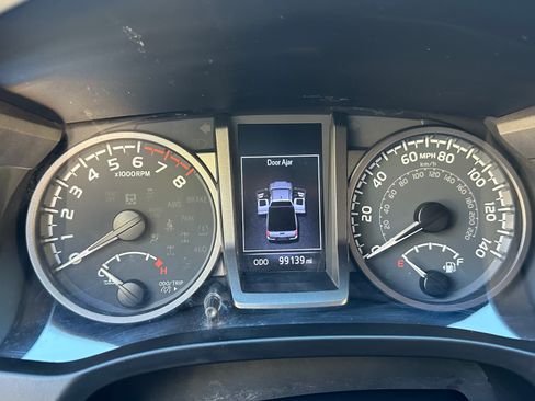 Used 2020 Toyota Tacoma TRD Sport image 4