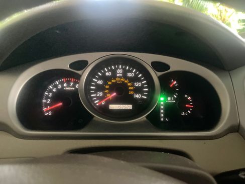 Used 2005 Toyota Highlander 2WD V6 image 10