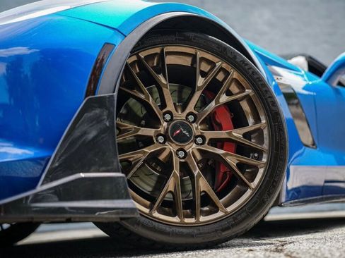 Used 2016 Chevrolet Corvette Z06 w/ 2LZ Preferred Equipment Group image 2