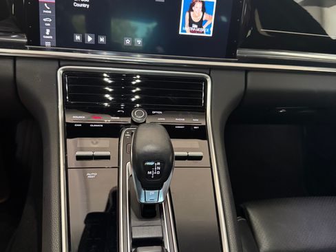 Used 2020 Porsche Panamera AWD/4WD image 9