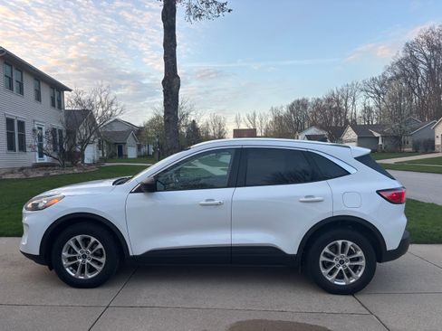 Used 2022 Ford Escape SE AWD/4WD image 1
