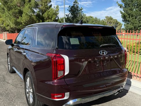 Used 2020 Hyundai Palisade Limited FWD image 2