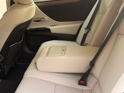 Used 2025 Lexus ES 300h w/ Premium Package image 13