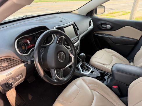 Used 2016 Jeep Cherokee Limited FWD image 12