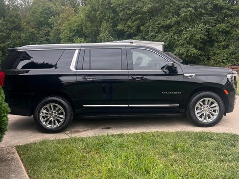 Used 2021 GMC Yukon XL SLT image 8