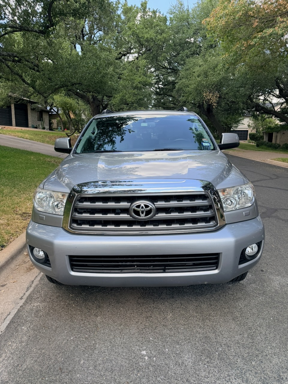 Used 2017 Toyota Sequoia SR5 w/ Premium Package RWD image 2