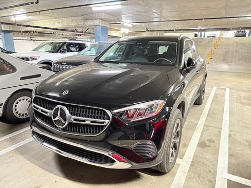 Used 2025 Mercedes-Benz GLC 350e 4MATIC image 1