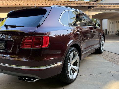 Used 2019 Bentley Bentayga AWD/4WD image 11