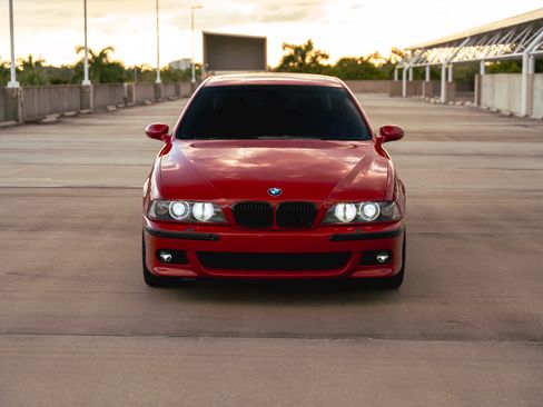 Used 2002 BMW M5 image 4