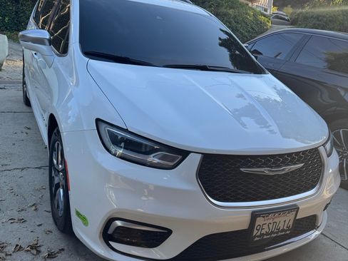 Used 2022 Chrysler Pacifica Pinnacle image 4