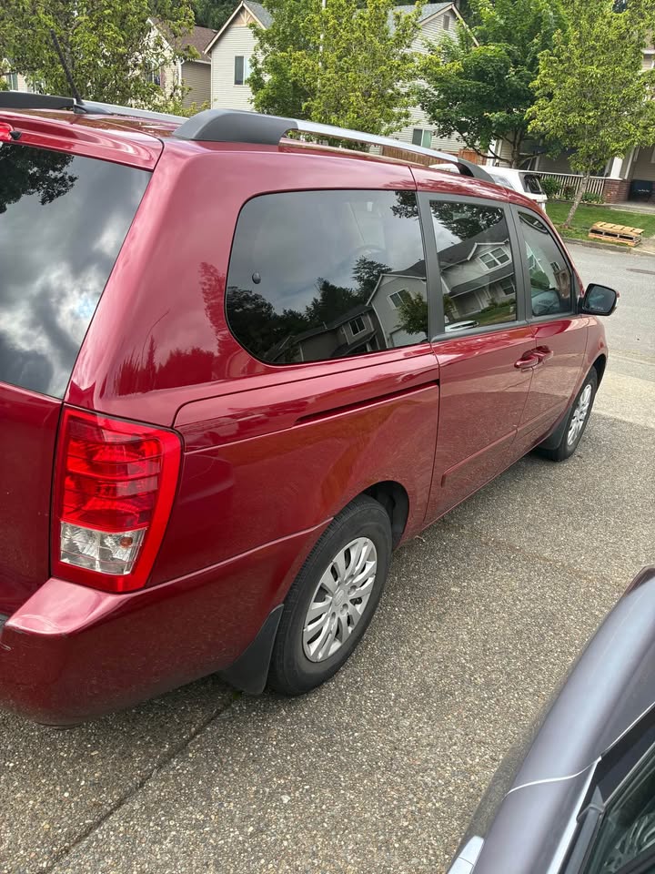 Used 2014 Kia Sedona LX FWD image 5
