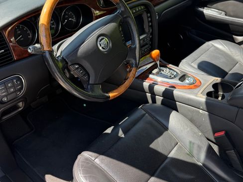 Used 2008 Jaguar XJ8 RWD image 11